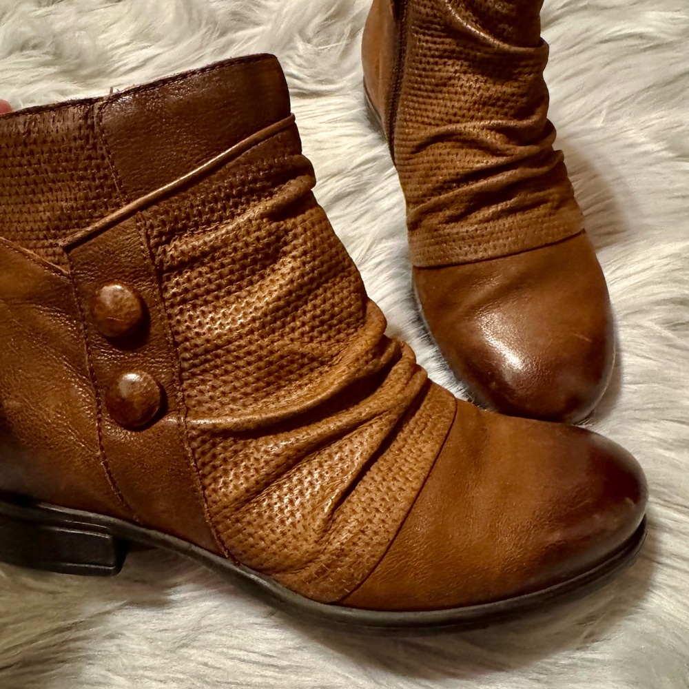 Miz Mooz Sallie Hazlenut WW Size 36 Ruched Button Zip Up Leather Ankle Boots